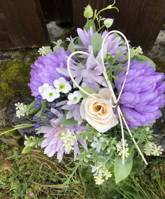 Vzpomínková dekorace na hrob fialová 3